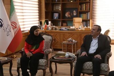  تجلیل از عطیه‌ سادات حسینی؛ اولین طلایی تاریخ پاراوزنه‌برداری بانوان ایران