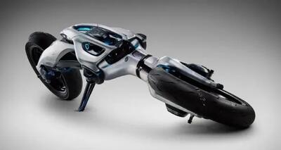  MOTOROiD Λ یاماها: موتورسیکلت برقی که خودش می‌ایستد و ۱۸۰ درجه می‌چرخد
