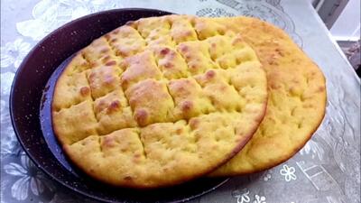  این نان خونگی خوشمزه رو با دو لیوان آرد و یک تخم مرغ خیلی راحت و سریع درست کن !