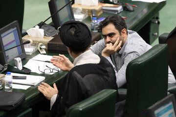  ساز چند دستگی نمایندگان تندرو مجلس دوازدهم / بادامچی: آنها چون برآمده از رای حداقلی هستند ، کاری به اکثریت جامعه ندارند