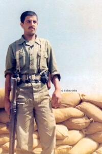  عکس/ چهره جوان سرلشگر پاکپور ۴۴ سال پیش با لباس نظامی در سنگر | اقتصاد24