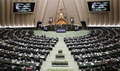 روزنامه جمهوری اسلامی: دفاتر نمایندگان مجلس در شهرستان‌ها را تعطیل کنید / چه کسی گفته نماینده مجلس معادل وزیر است؟ / مگر حقوق نماینده چقدر است که میلیارد‌ها تومان خرج تبلیغ می‌کنند؟