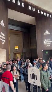  موزه «لوور» به علت سرقت بسته شد+فیلم