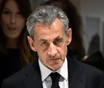  سارکوزی دوره زندان خود را در انفرادی می‌گذراند