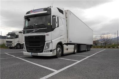  مولوی:تخلفات خودروهای سنگین در اصفهان شب‌ها افزایش می‌یابد