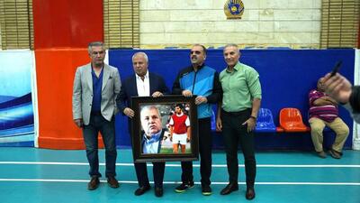  بزرگان پرسپولیس و مدیران بانک تجارت به میدان رفتند - پارس فوتبال
