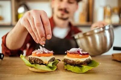  چگونه برگر مکزیکی خانگی درست کنیم؟