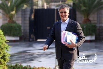 فرزین نمی خواهد از ریاست بانک مرکزی کنار برود اما وزیر اقتصاد نمی تواند با او کار کند