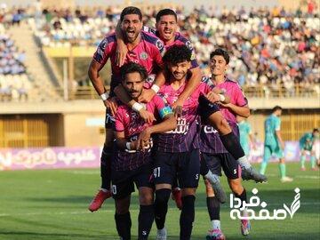 شگفتی‌سازان لیگ بیست و پنجم؛ ۴ برد پیاپی با میانگین سنی ۲۴!