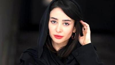  الناز حبیبی با یک تیپ پاییزی جلب‌توجه کرد