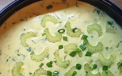 طرز تهیه سوپ اسفناج سالم و خوشمزه | غذای پاییزی مقوی برای کل اعضای خانواده | فواید سلامتی اسفناج