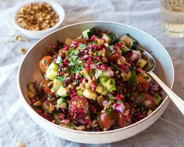  طرز تهیه سالاد زیتون و گردو با رب انار، ترکیب خوشمزه و پرطرفدار