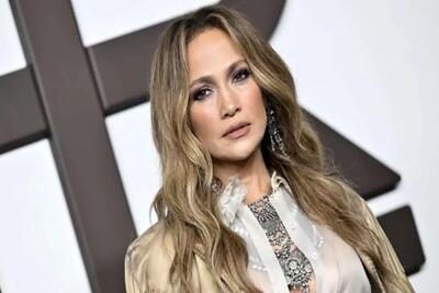  تاریخ وبگردی | تغییر چهره و استایل«جنیفر لوپز» در خیابان های نیویورک ! / شلواری که عمرا زنان ایرانی بپوشند اما اونجا مد جنیفریه !