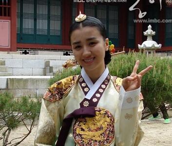  تاریخ وبگردی | چهره جذاب «ملکه اینهیون» چهارده سال بعد از سریال «دونگ‌یی»