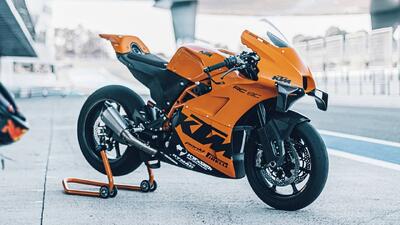 بازگشت باشکوه KTM؛ موتورسیکلت پرقدرت ۹۹۰ RC R