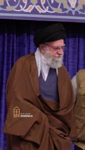  لحظه ورود رهبر معظم انقلاب به حسینیه امام خمینی با ضرب مرشد+ فیلم