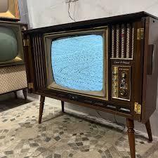  عکس/ تلویزیون فروشی بلموند ۶۵ سال پیش در خیابان طالقانی | اقتصاد24