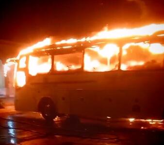  آتش سوزی یک اتوبوس در محور خاش - زاهدان؛ ۲ نفر جان باختند