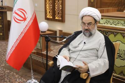  برخی سخنرانان از روی ناآگاهی به وحدت آسیب می‌زنند