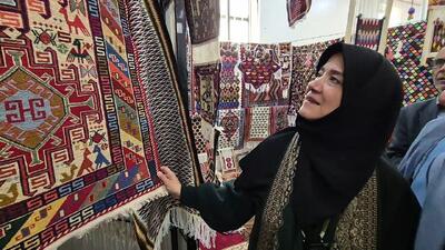  بازدید معاون وزیر میراث‌فرهنگی و صنایع دستی از نمایشگاه گلیم عنبران