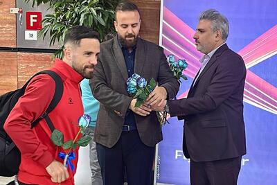 کاروان الوحدات برای دیدار با استقلال وارد ایران شد