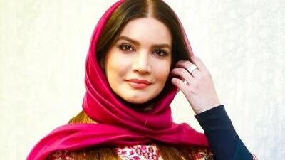  تیپ کریسمسی متین ستوده؛ استایل خیره‌کننده تازه عروس سینما با خز سفید