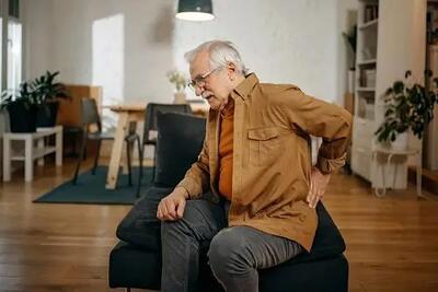  گیاه گزنه بهترین درمان طبیعی سنگ کلیه