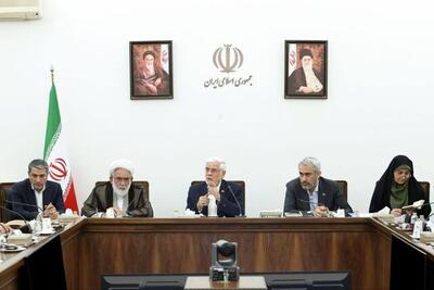 تصویب قیمت پایه و روش مولدسازی ۳۰ قطعه زمین، واحد تجاری، ملک و ساختمان با حضور عارف