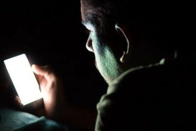 متخصص چشم: ساعت ۱۰ شب به بعد موبایل را کنار بگذارید