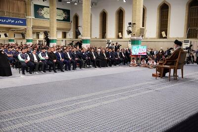  فیلم خلاصه بیانات رهبر معظم انقلاب در دیدار صد‌ها نفر از قهرمانان رشته‌های مختلف ورزشی و مدال‌آوران المپیاد‌های علمی جهانی