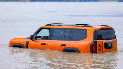  عبور تاریخی شاسی‌بلند هیبریدی چری از رودخانه یانگ‌تسه + ویدیو