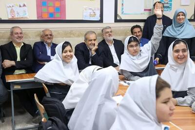  پزشکیان: آموزش هوشمند به محتواهای دیداری، شنیداری و تعاملی محدود نماند