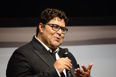 بیوگرافی کامل فرهاد اصلانی بازیگر نقش شهرام امیری (مهرداد پالیزبان) در سریال جان - ویدائو مگ