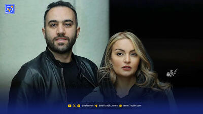  حضور متفاوت نیلوفر پارسا بازیگر نقش بیتا در سریال آوای باران با استایلی خاص در کافه‌ای دنج