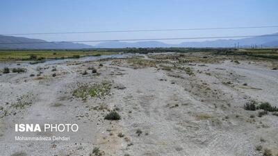  خشکی گسترده تالاب‌های فارس/ هشدار درباره فرونشست و فروریزش زمین در اطراف تالاب‌ها