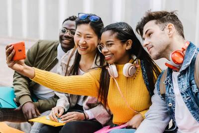  هویت و نقش فرهنگی نوجوانان