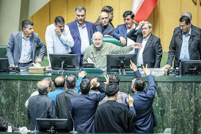 تندروها تنهاتر شدند؛ نماینده‌ها در زمین سوپرانقلابی‎‌ها بازی نکردند
