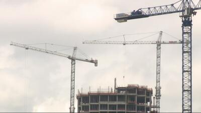  سقوط جرثقیل عظیم در فرانسه؛ یک کشته در طوفان سهمگین (فیلم)