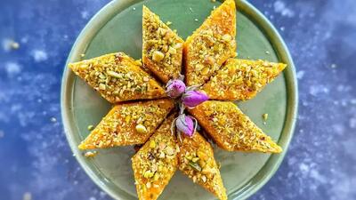  طرز تهیه شیرینی لوز زعفرانی