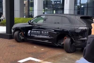  تصاویراز تست موفق پارک خودکار شاسی‌بلند با هوش مصنوعی (فیلم)