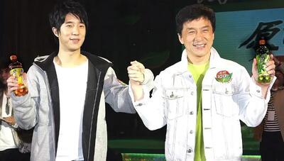  جکی چان از پسرش می گوید و همه می خندند (فیلم)