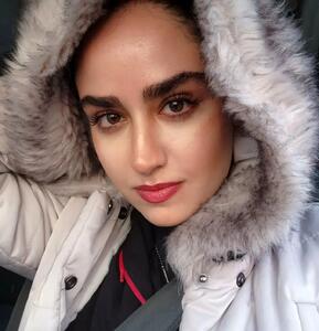  تاریخ وبگردی |حضور هانیه غلامی با چادر در حرم امام رضا (ع)