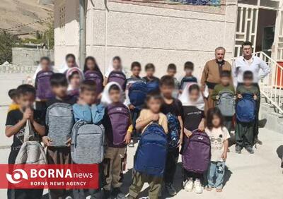  اهدای ۱۰۰ بسته تحصیلی به دانش‌آموزان محروم ثلاث باباجانی توسط گروه‌های جهادی