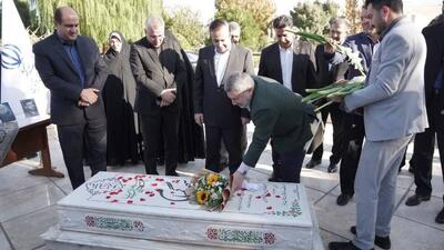 الیاس حضرتی به شهدای قزوین ادای احترام کزد 