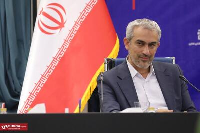  وزیر اقتصاد: منابع بانکی باید به بنگاه‌های کوچک و متوسط اختصاص یابد