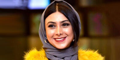  آزاده صمدی با تیپ موتورسواری کیف جدیدش را تبلیغ کرد - چی بپوشم