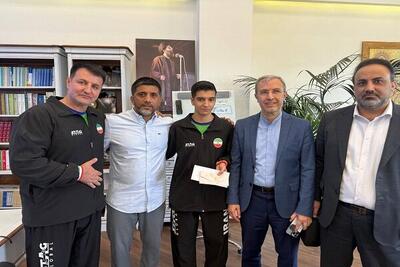  دیدار نابغه تنیس روی میز ایران با علیرضا دبیر - اکونیوز