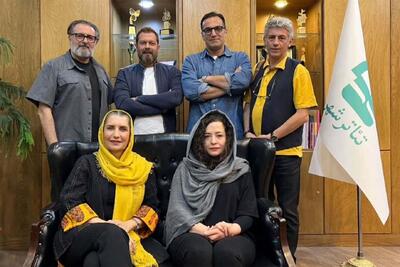  عکس/ حضور بازیگران مشهور تلویزیون در یک جلسه کاری | اقتصاد24