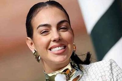  عکس/ تیپ جنجالی جورجینا در هفته مد ریاض ۲۰۲۵ | اقتصاد24