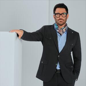  عکس/ تیپ لاکچری محمدرضا گلزار با کت و شلوار و عینک برند اروپایی | اقتصاد24